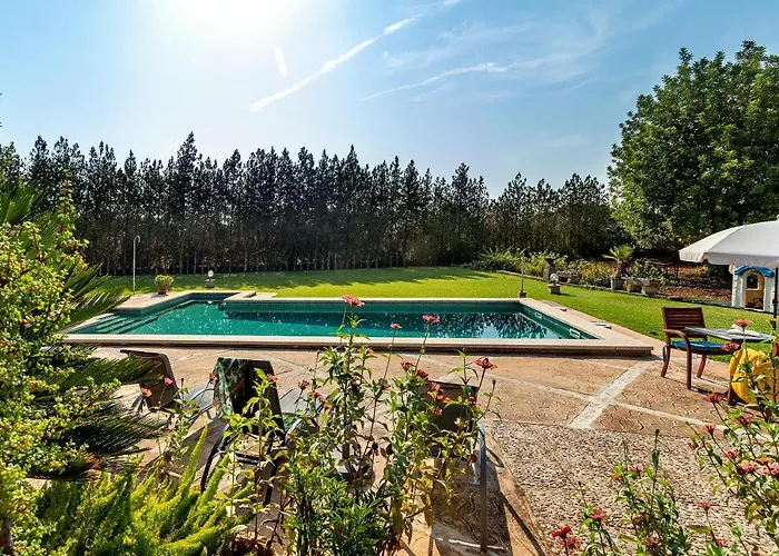 Country House With Amazing Pool In A Beautiful Rural Setting